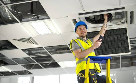 Jak serwis klimatyzacji zapobiega rozwojowi bakterii?