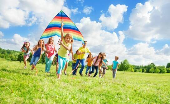 Przygodowe obozy w malowniczym ośrodku – co czeka na uczestników?