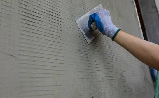 Posypka do betonu a jej rola w zwiększaniu odporności na ścieranie