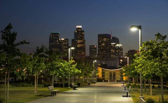 Zastosowanie lamp balkonowych solarnych w miejscach użyteczności publicznej