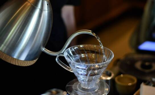 Jakie są koszty eksploatacji ekspresu Delonghi z oryginalnym filtrem?