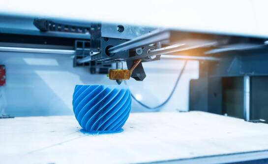 Jakie są najnowsze trendy w technologii odlewania plastiku dla amatorów?