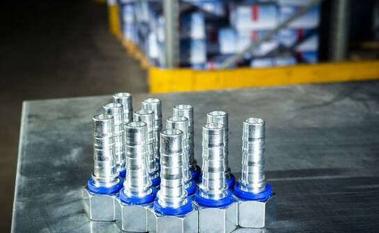 Zastosowanie złączek wtykowych w różnych branżach przemysłowych