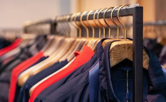 Jak dobierać kompresyjne koszulki damskie do różnych typów sylwetek?