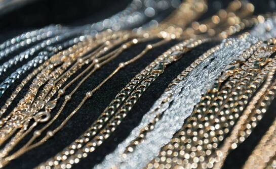 Symbolika naszyjnika kremacyjnego w procesie żałoby po stracie zwierzęcia