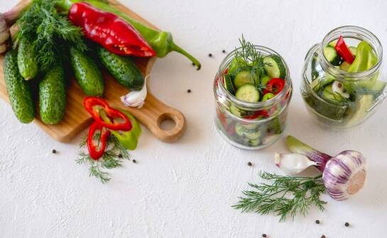 Jakie są zalety stosowania w produkcji kiszonek?