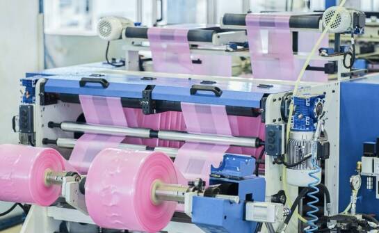 Jak producent tub dostosowuje swoje produkty do różnych branż?