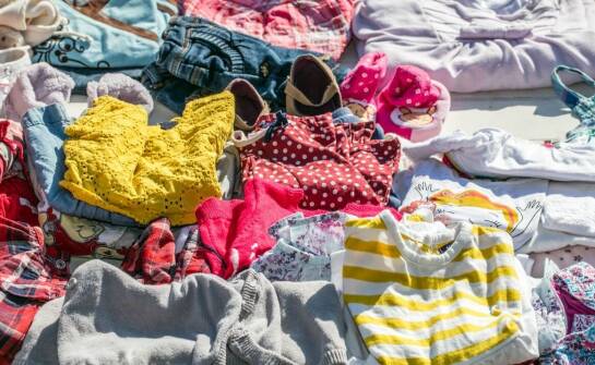 Trendy wśród dziecięcych stylizacji z wykorzystaniem czerwonych rajstop