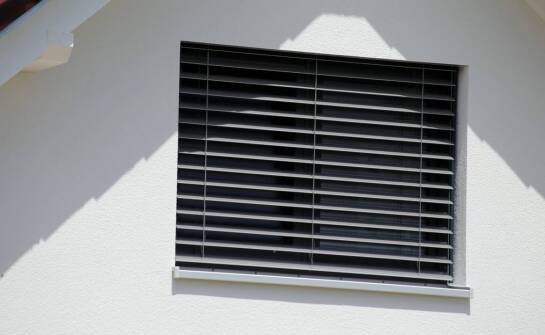 Jakie zalety niosą ze sobą innowacyjne systemy nawiewników w stolarkach otworowych?