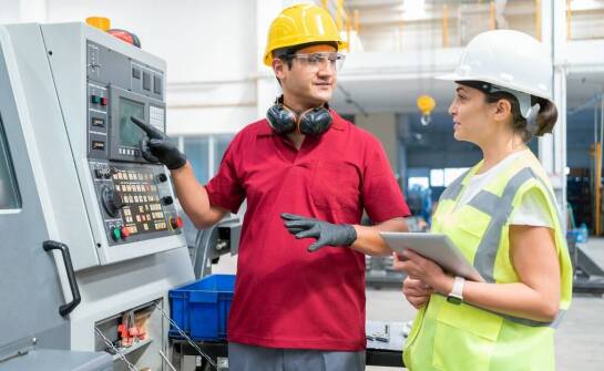 Rola specjalistów z Azji w procesach produkcji metalowej