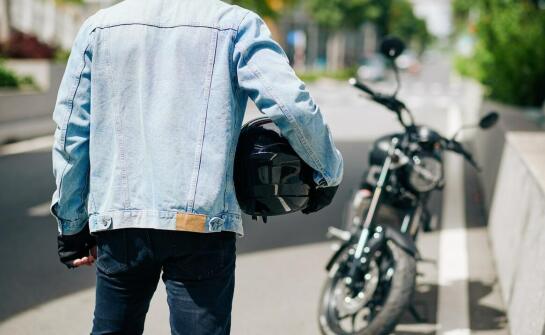 Jakie motocykle wybierać na długie trasy?