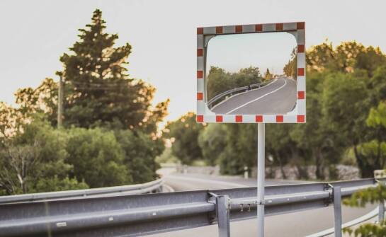 Znaczenie odbojnic stalowych w ochronie infrastruktury logistycznej