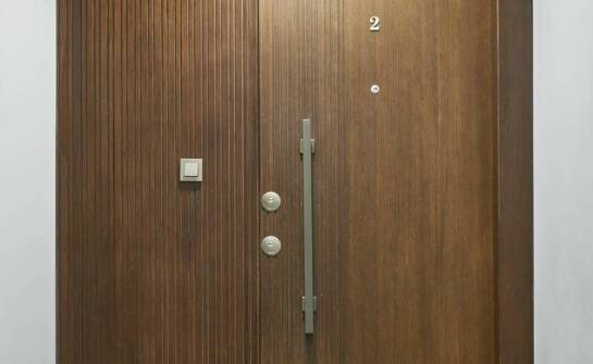 Różnorodność materiałów stosowanych w produkcji tanich drzwi wewnętrznych