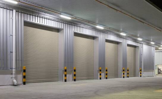 Zastosowanie drzwi przesuwnych automatycznych w centrach dystrybucyjnych