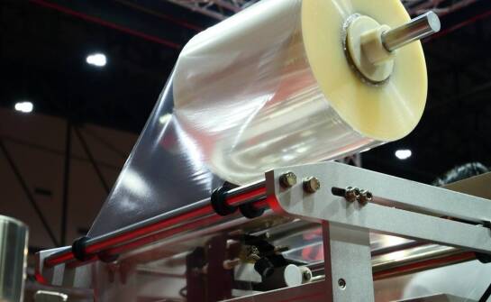 Jak folia do owijania palet wpływa na bezpieczeństwo transportu?