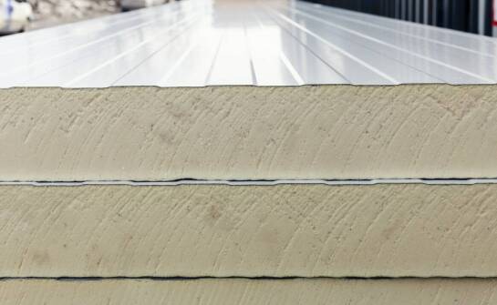 Styropian jako skuteczna bariera dźwiękowa w garażach blaszanych