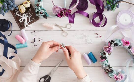 Jak nakrycia głowy mogą wspierać kobiety po radioterapii?