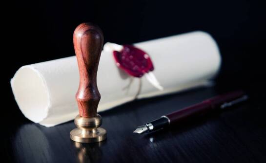 Jakie są najważniejsze funkcje aktu notarialnego w kontekście prawa spadkowego?