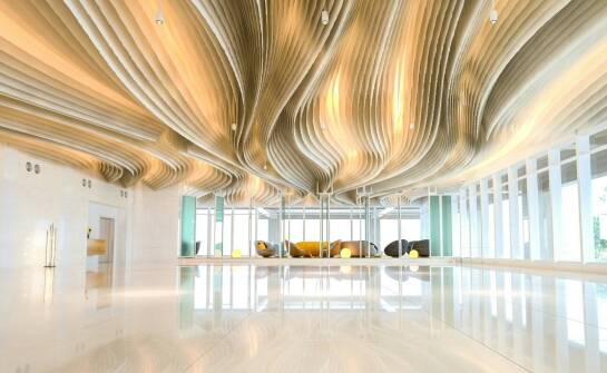 Wynajem oświetlenia na eventy: jak stworzyć niezapomnianą atmosferę?