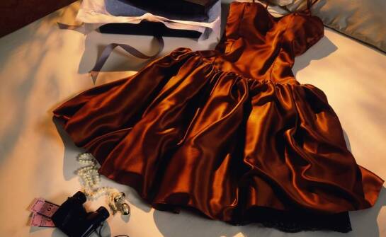 Czym się kierować przy wyborze sukienek na specjalne okazje?