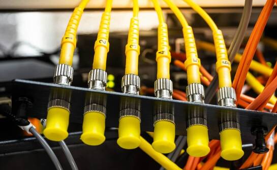 Przewaga światłowodu nad tradycyjnymi połączeniami internetowymi