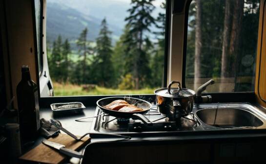 Jakie są koszty wynajmu kampera w kontekście długoterminowym?