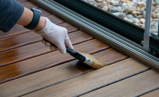 Profesjonalne vs. amatorskie metody zabezpieczania podłóg – co wybrać?