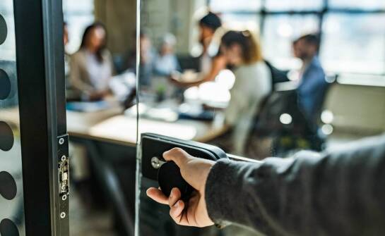 Dlaczego warto korzystać z infolinii przy wdrażaniu nowych technologii zabezpieczeń?