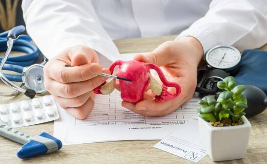 Jak ginekolog może pomóc w problemach hormonalnych?