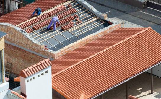 Proces montażu papy termozgrzewalnej na gont bitumiczny – co warto wiedzieć?