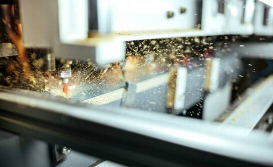 Wykorzystanie plotera CNC w zautomatyzowanej obróbce powierzchniowej