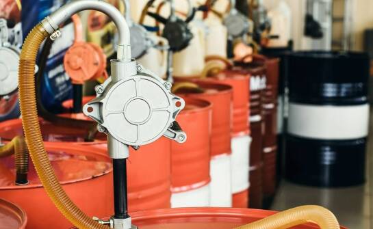 Wpływ jakości chłodnic oleju hydraulicznego na trwałość maszyn przemysłowych