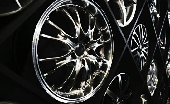 Różnice między aluminiowymi a stalowymi felgami dla VW T