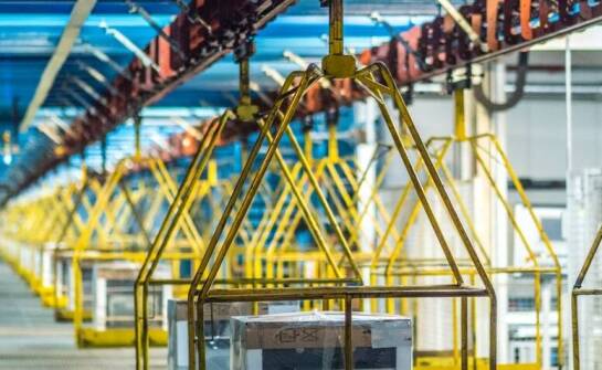 Znaczenie lakierni proszkowej w produkcji elementów zbrojeniowych