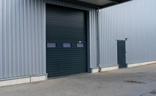 Jakie innowacje technologiczne oferują nowoczesne bramy przemysłowe?