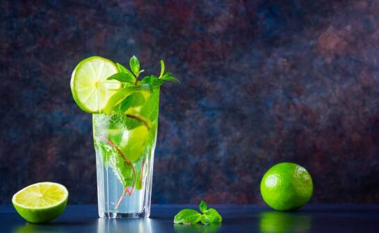 Jakie dodatki do drinków sprawdzą się najlepiej podczas alkochińczyka panieńskiego?