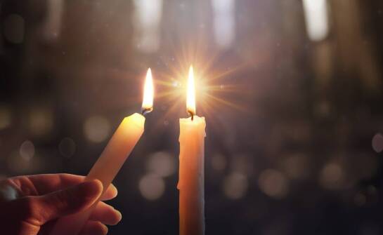Gromnica woskowa – jak wpływa na atmosferę modlitwy i skupienia?