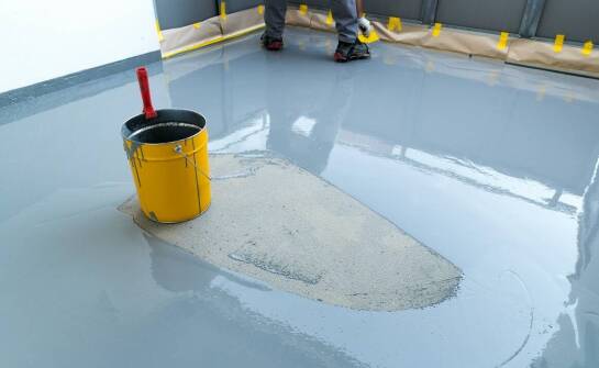 Odporność na uszkodzenia mechaniczne – kluczowa cecha posadzek przemysłowych