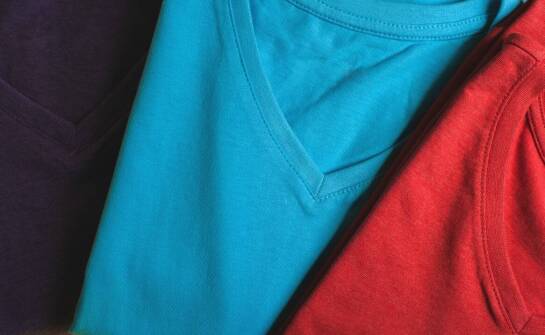 Koszulka na WF męska – jakie materiały zapewniają najlepszą oddychalność?