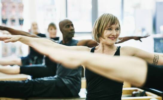 Jakie korzyści przynosi konspekt Pilates w terapii ruchem?