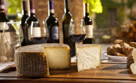 Jakie sery regionalne warto spróbować podczas wizyty w Karpaczu?