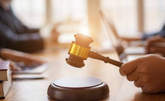 Proces egzekucji komorniczej - jakich formalności należy dopełnić?