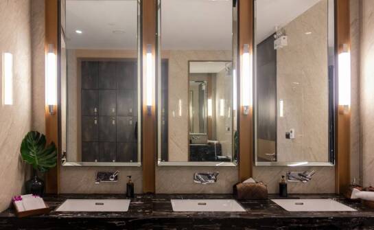 Jak lustra łazienkowe mogą poprawić funkcjonalność wnętrza?