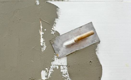 Poradnik: jak dobrać szpachlówkę budowlaną do specyficznych wymagań projektu?