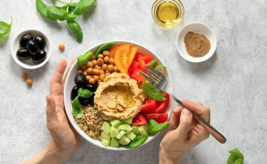 Jak hummus pikantny może wzbogacić smak kanapek
