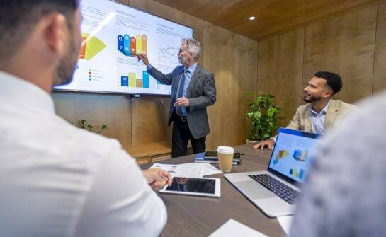 Wpływ analizy rotacji pracowników na strategię rekrutacyjną