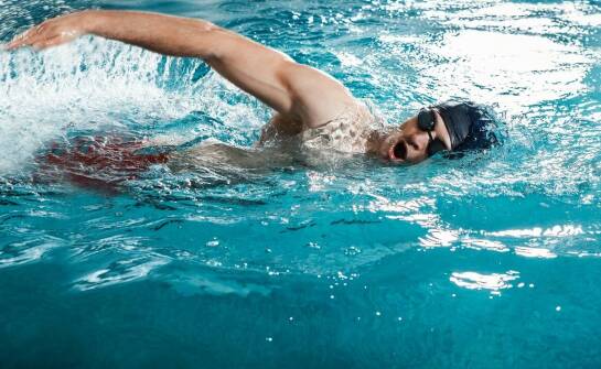 Dlaczego systemy przeciwprądowe są idealne do treningów pływackich?
