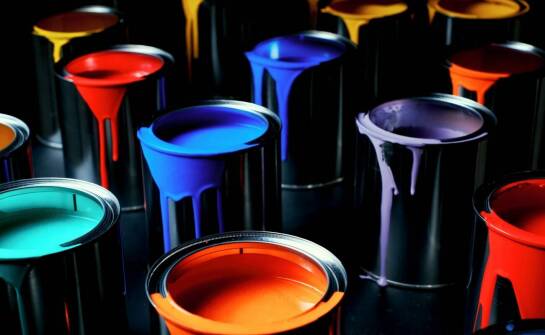 Porównanie różnych typów farb antykorozyjnych do metalu