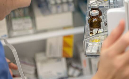 Bezpieczeństwo farmaceutów dzięki loży laminarnej w aptece