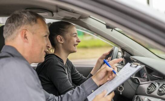 Jak wygląda kurs na prawo jazdy kategorii B w szkole jazdy w Gliwicach?